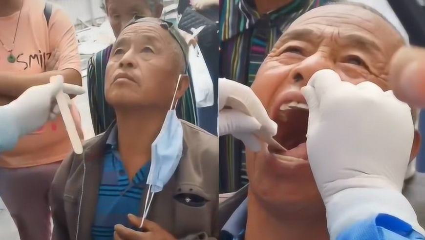 大连大爷做核酸检测超配合 张嘴"惨叫"逗笑护士