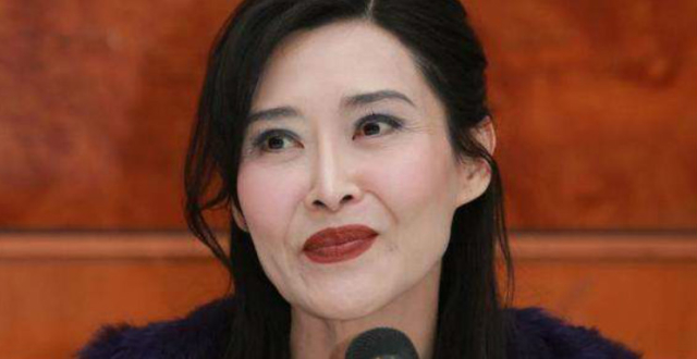 唱歌唱了一辈子都没红,培养的儿子却火遍大江南北,网友:好本事