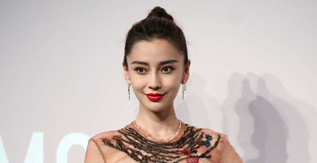 angelababy鲜花刺绣裙造型如人间仙子