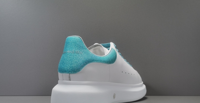 哇,这款麦昆夜光小白鞋太美了吧!