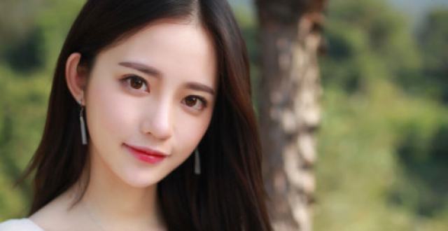 这甜甜的笑容,恋爱的感觉路遇女神,好身材不输模特,令人控制不住自己