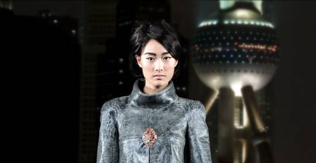 她21岁成超模,23岁成华谊老板娘,27岁为陈冠希未婚生女不要名分