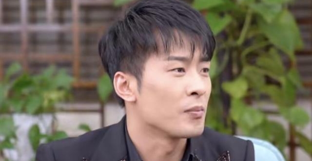 郎朗胡海泉罕见同框，现身某简陋开业仪式，却被曝出场费得千万？_腾讯新闻