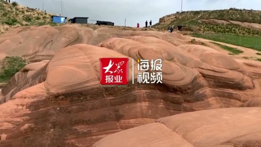 陕西榆林丹霞地貌景点再遭人破坏:一对情侣将名字刻在岩石上