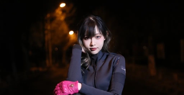 因内衣美照爆红的机车女神-痞幼