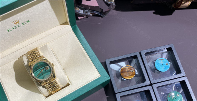 左腕表舍:大能同款日志——定制孔雀绿云母表盘