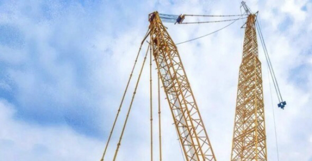 徐工650吨履带吊翻车,预估损失或可达千万!