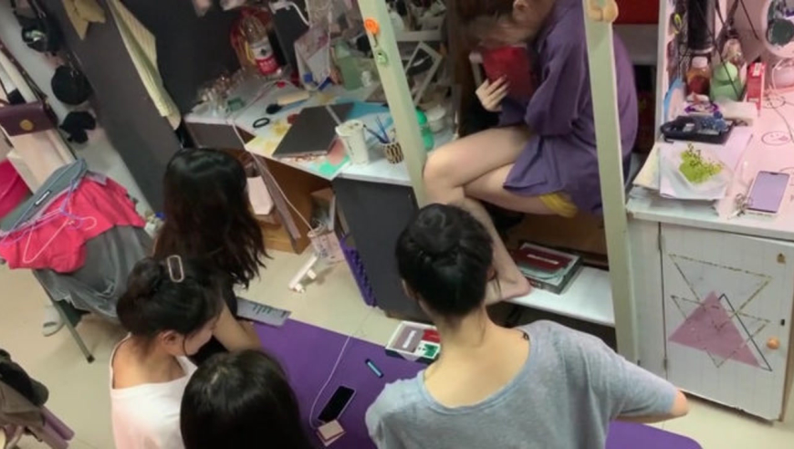 女生宿舍到底有多疯狂,大家感受一下,实在是太欢乐了!