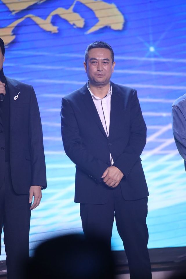 张嘉译改名后亮相脸庞圆润