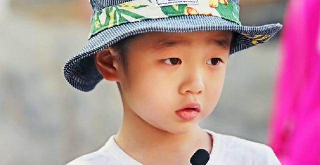 杨阳洋"开挂式"长大,以前的小可爱,如今的长腿男神!