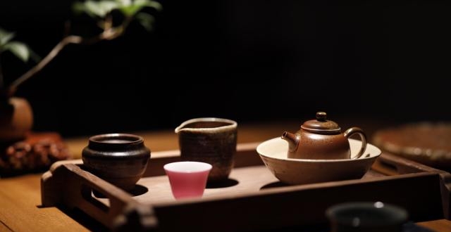 四十多岁,在家里做个有意境的茶室,品茶听音乐,生活写意