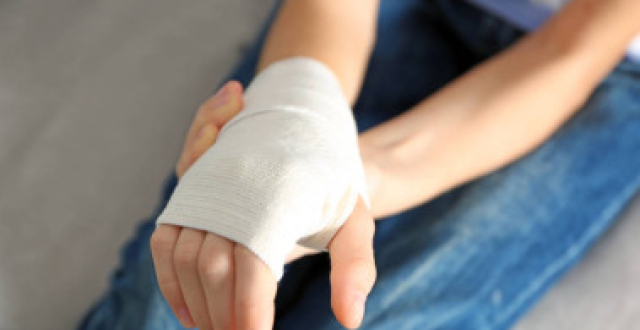 儿童手脱臼有什么症状