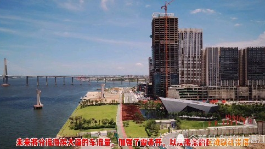 4k航拍:广东湛江霞海cbd广州湾大道荣盛路段,超一线海景大道