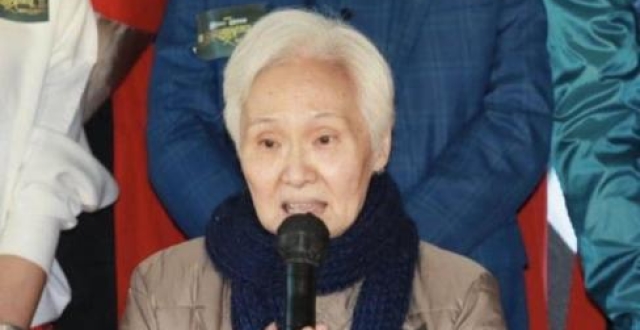 75岁TVB老戏骨雪妮，宣布离巢并退出娱乐圈，从影超半世纪_腾讯新闻