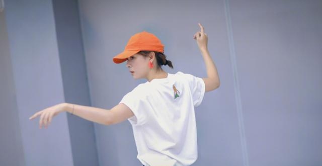 孙俪晒儿女近照曝光豪宅，等等暴风抽高，与妹妹小花牵手好温馨