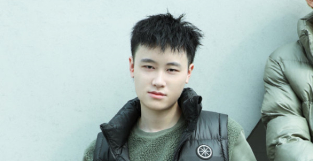 他该不会真的觉得自己很帅吧？_腾讯新闻