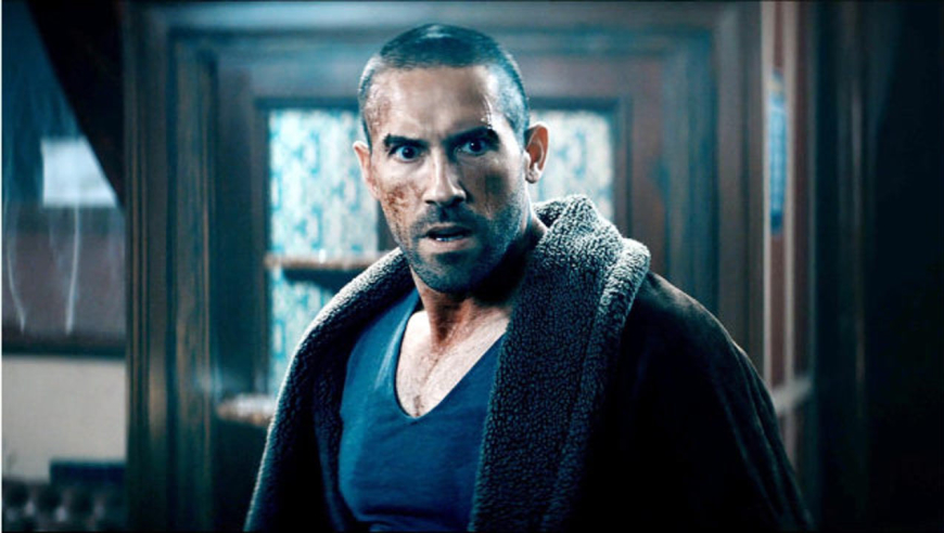 毫不拖泥带水的硬核爽片,事实证明在监狱里的阿金斯才是最强的