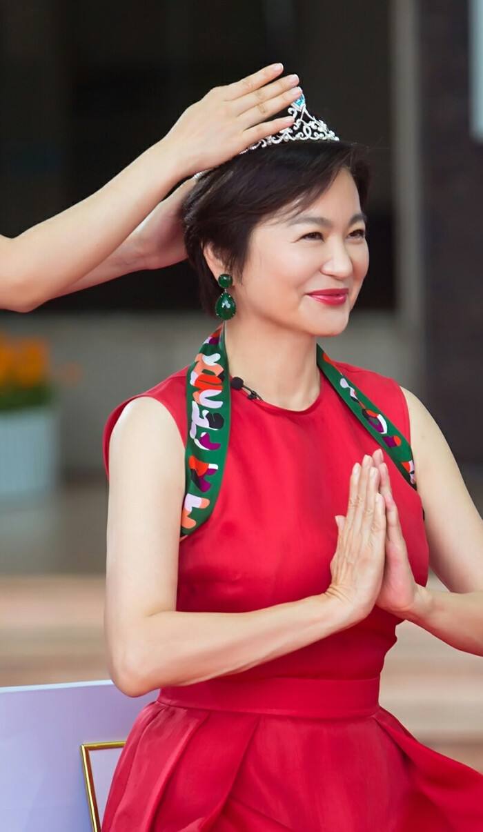 林青霞晒年轻时旧照