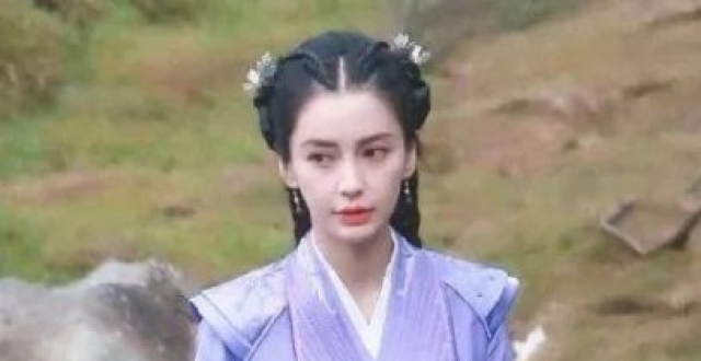 baby拍无实物打戏被嘲动作不利落，网友：像巴啦啦小魔仙