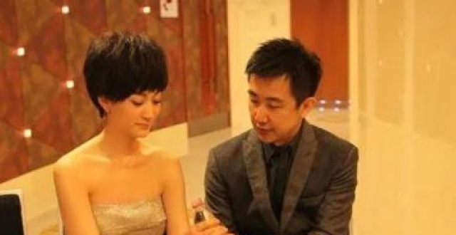 勇夺人夫鄢颇，却落得鸡飞蛋打，今嫁金牌制片人，44岁仍未生