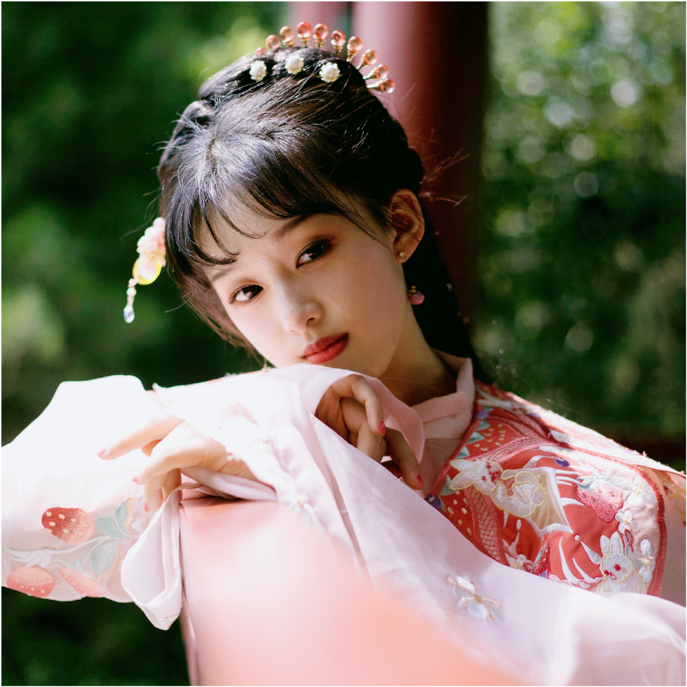 简介: 一个喜欢玩各种乐器(琵琶,古筝,巴乌,葫芦丝,二胡,京胡,中阮