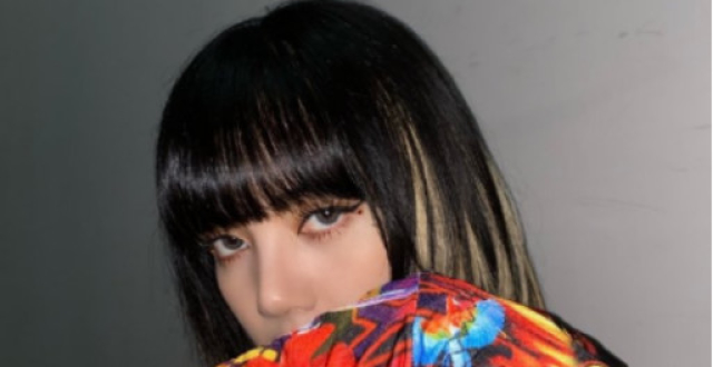 “人间芭比”Lisa近况曝光，鼻大脸肿法令纹深，被嘲像大嘴猴_腾讯新闻