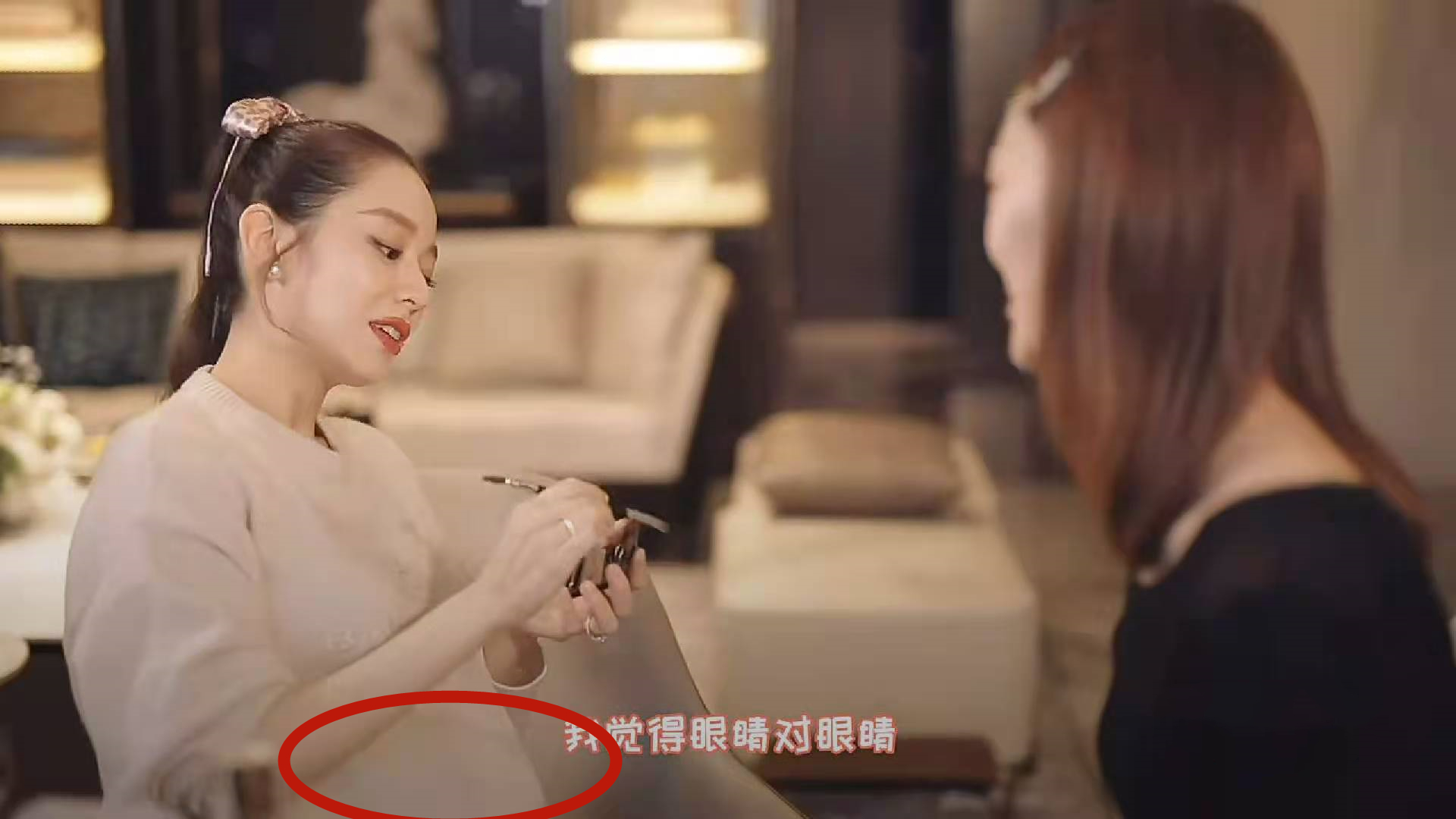 吉娜7月孕肚大到遮不住