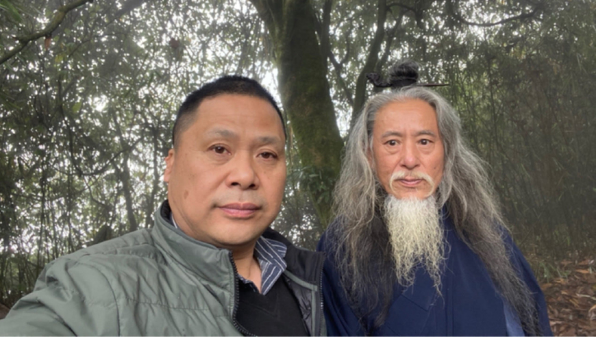 青城山84岁道长双手皮肤光滑细腻,教粉友们练习全真功夫,好棒,下集