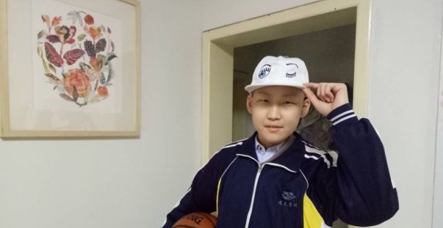 18岁白血病男孩的三年经历：带病考了全班第一，妈妈却被整个家族人嫌弃