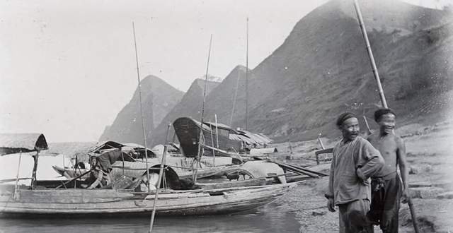 老照片：湖广总督张之洞伏案办公，年轻人苦读上演“头悬梁”一幕