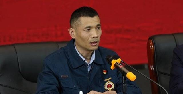 全国劳动模范刁统武回母校了！省劳技杰出校友受邀回校作报告