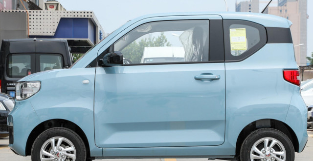 宏光miniev持续热销,上月大卖2.8万,价格才是成功的关键