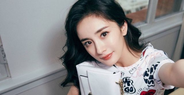 杨幂自曝家里一堆人在清华 出身学霸家族