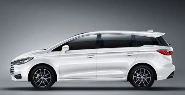 比亚迪"夏"谍照曝光:插电混动4.9s破百,颜值比肩埃尔法!