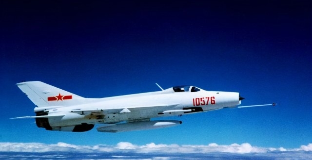 中国的米格21—歼7战斗机,服役半个世纪,经历众多魔改的老兵