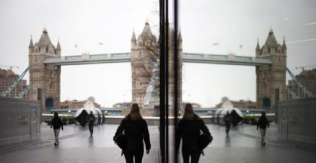 Ӣ������ǿ���뾳�ÿͼ��и��� �ڸ󽫿�������