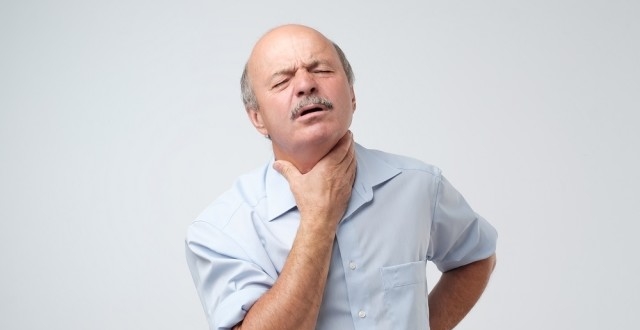 嘶哑,吞咽困难……喉咙出现这5种不适,说明咽喉可能生癌了!