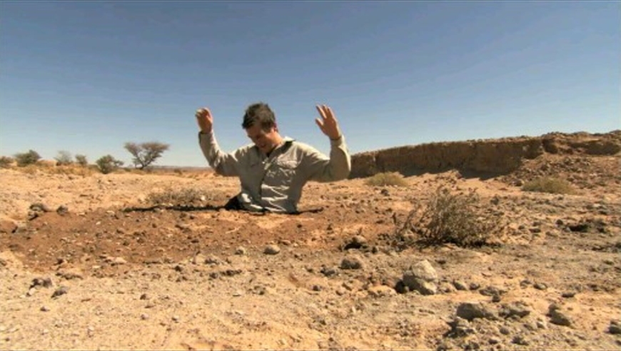 贝爷陷入危险的流沙中,他能自救成功吗?