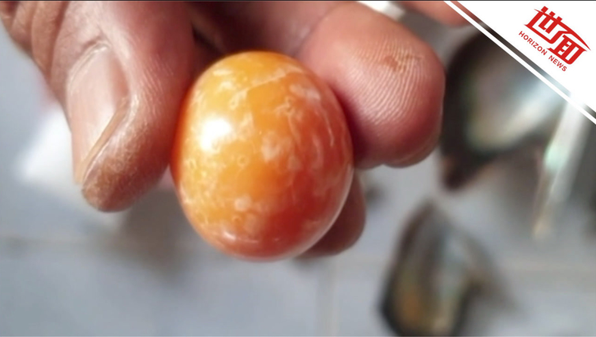 泰国渔民发现罕见橙色"龙珠"中国买家出价1000万泰铢重金求购