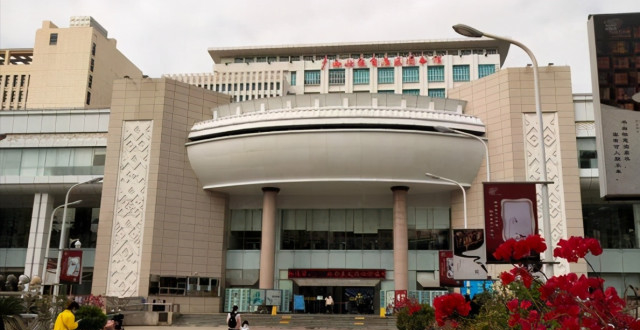 广西壮族自治区图书馆,馆内环境优雅,海量图书免费看