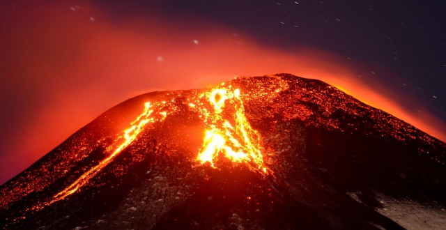 岩浆近期突然异常活跃,大西洋海底暗流涌动,未知力量重塑世界