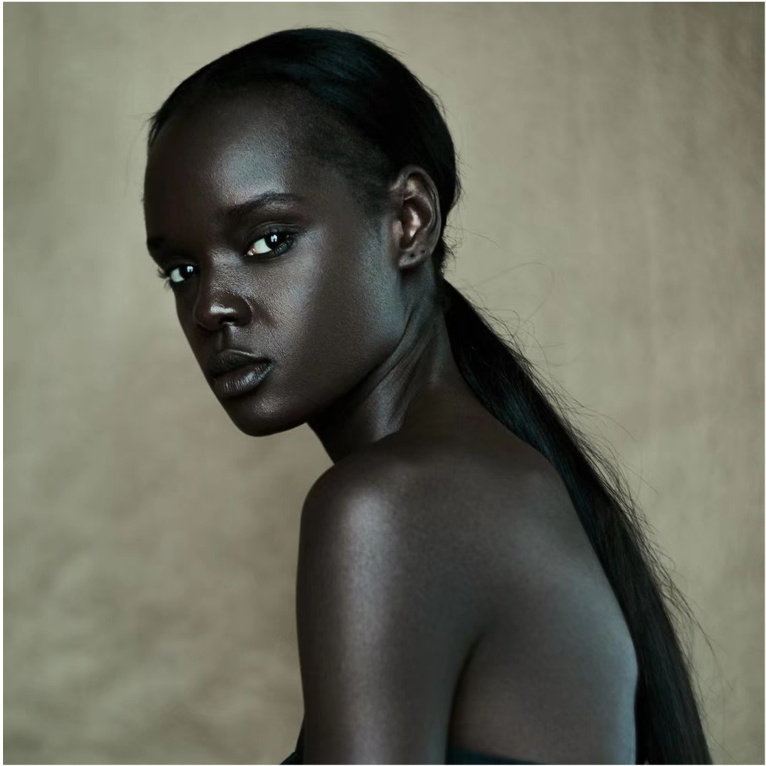 非洲黑人的洗头方式真粗暴,打出来的井水配上洗衣粉直接刷,厉害