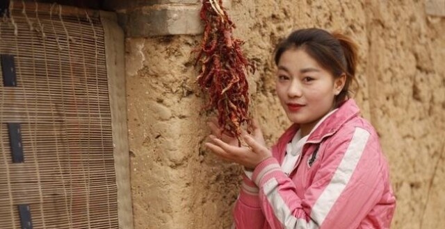 农村女人离婚多,要么因为穷,要么因为婚外情