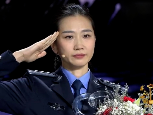 感动中国人物警察图片