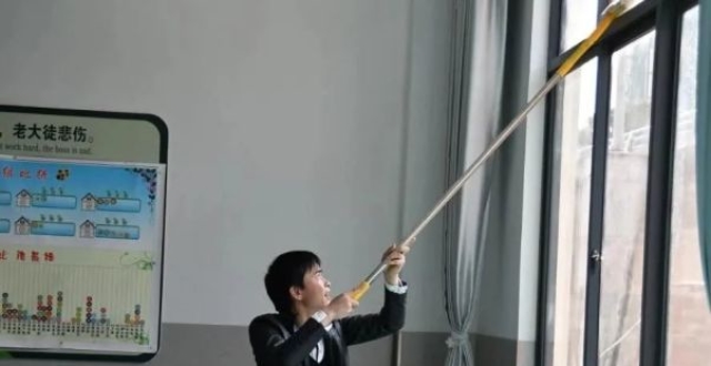 永善示范小学、城南小学开学大扫除 “净”待新学期