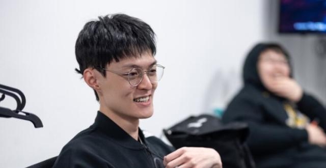 fofo在场上抽烟被举报,为不引起节奏,官方发布处罚公告