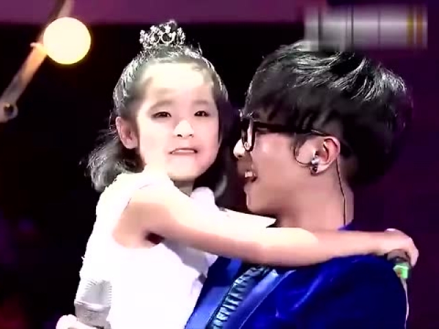 华晨宇家人罕见出境,妹妹长相神似张碧晨,直言注重胎教音乐!