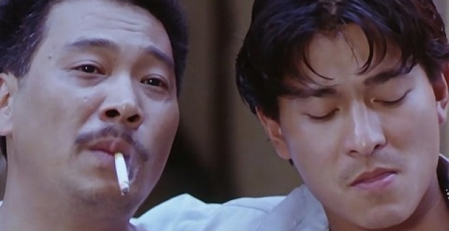 《天若有情》里,达叔的衣服上写着 we want you back