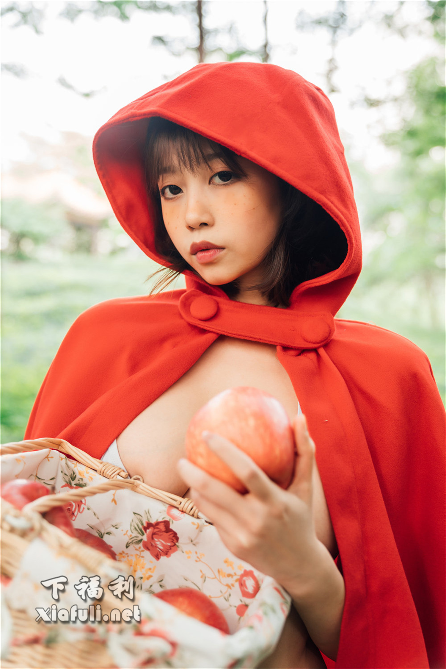 网络红人@奈汐酱nice – 大红帽户外写真[31P2V-277MB]-Coser吧