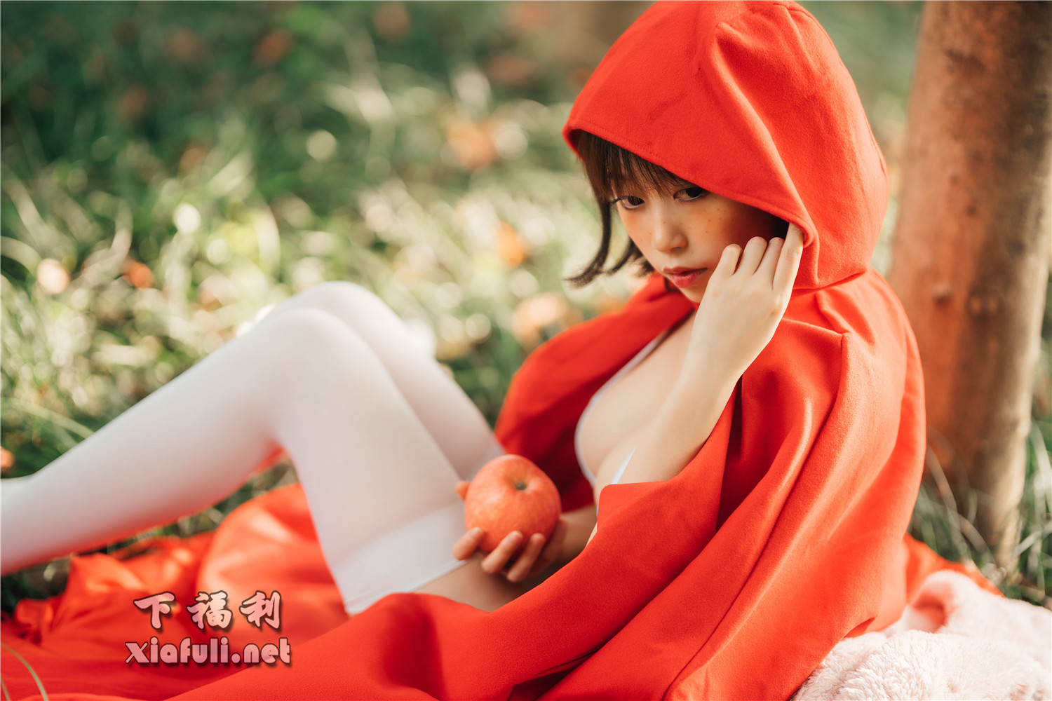 网络红人@奈汐酱nice – 大红帽户外写真[31P2V-277MB]-Coser吧